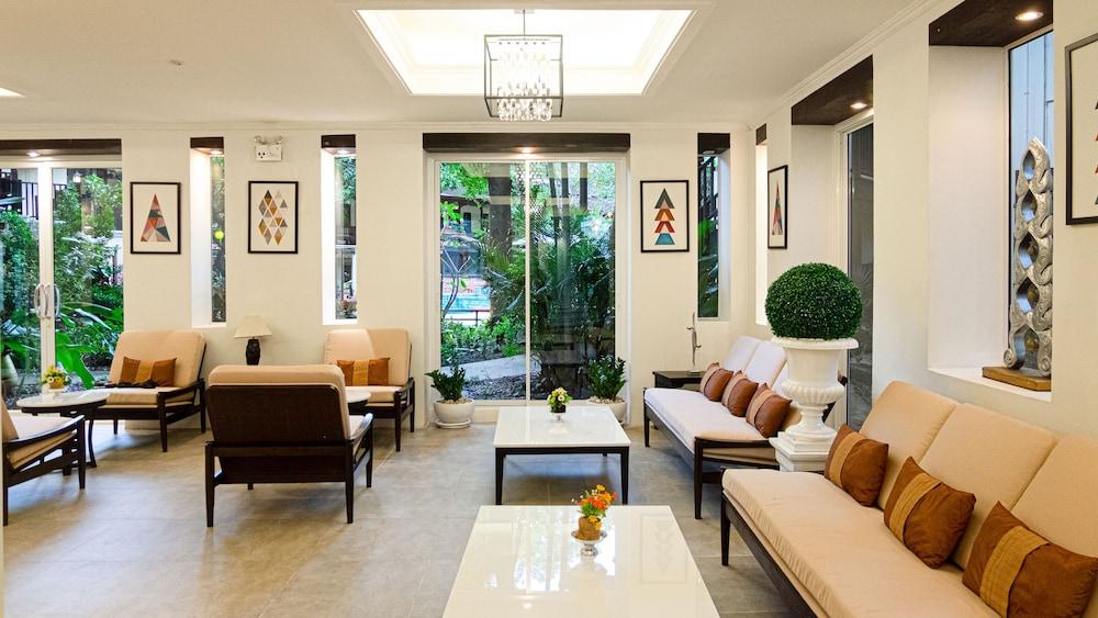 Resort Floral Ayatana 4*