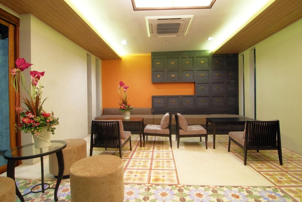 Tapae Gate Hotel 4*