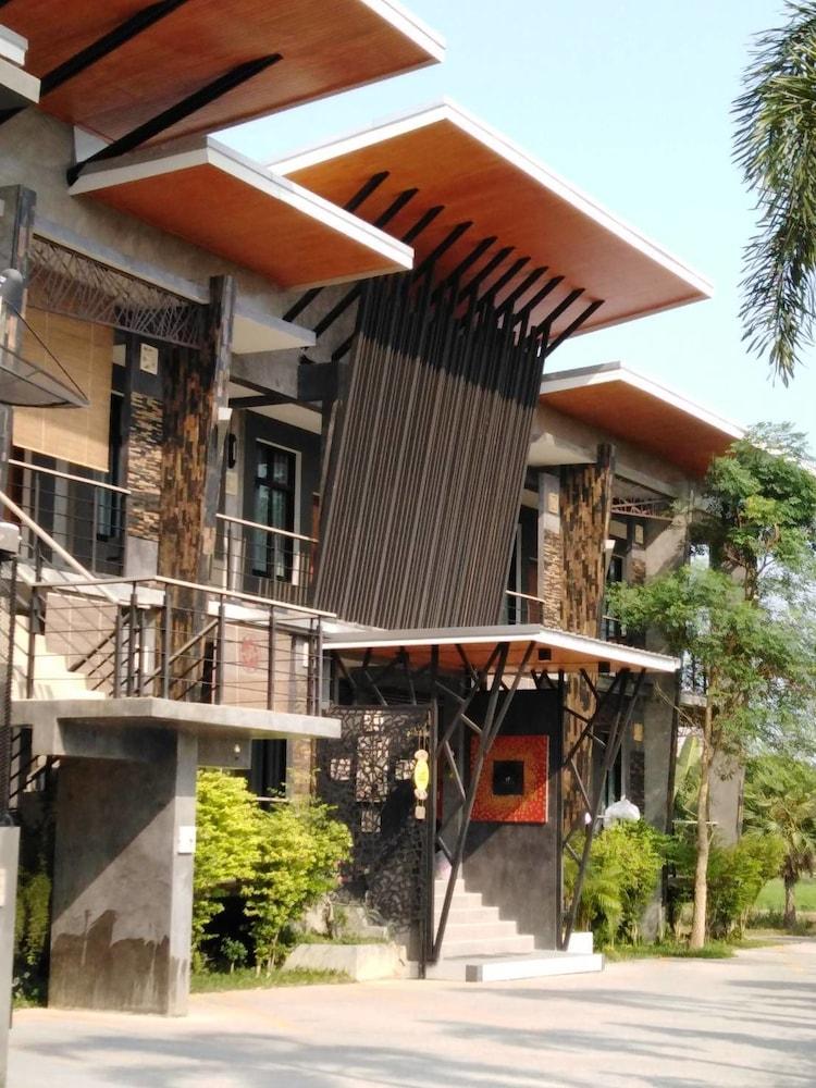 Hotel The Lofthouse Sansai Chiang Mai