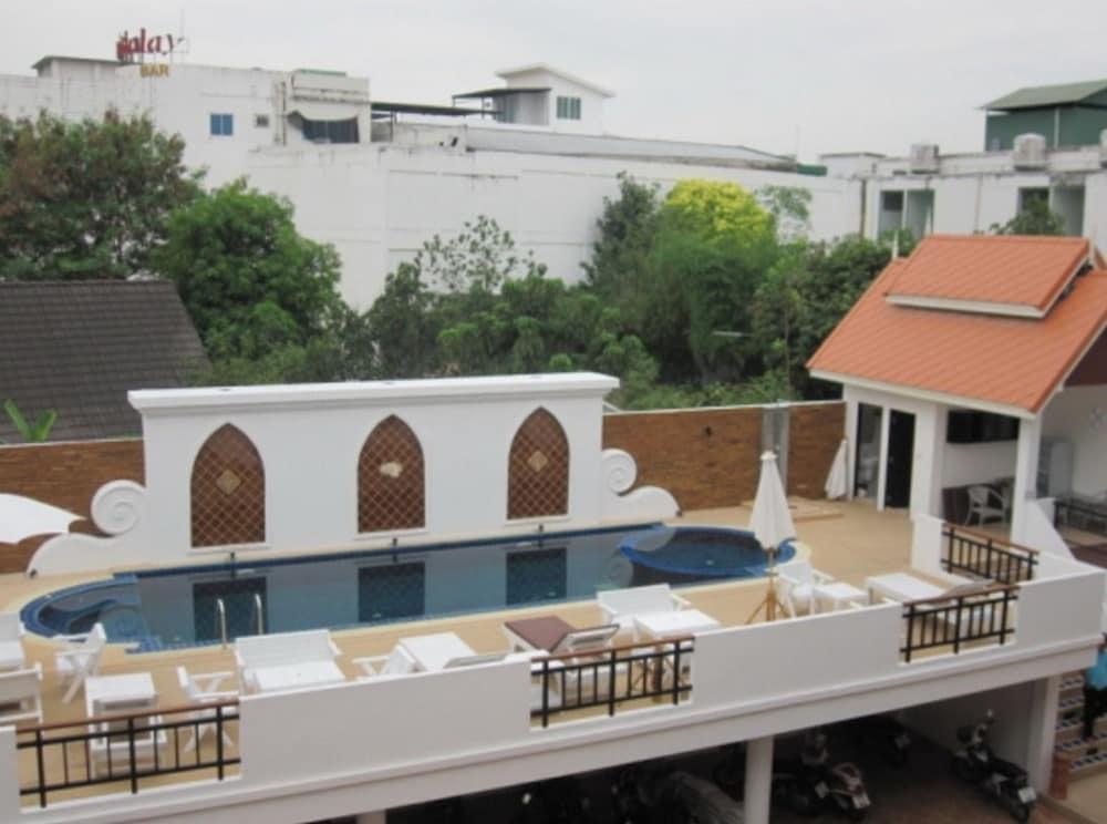 Wangburapa Grand Hotel 3*
