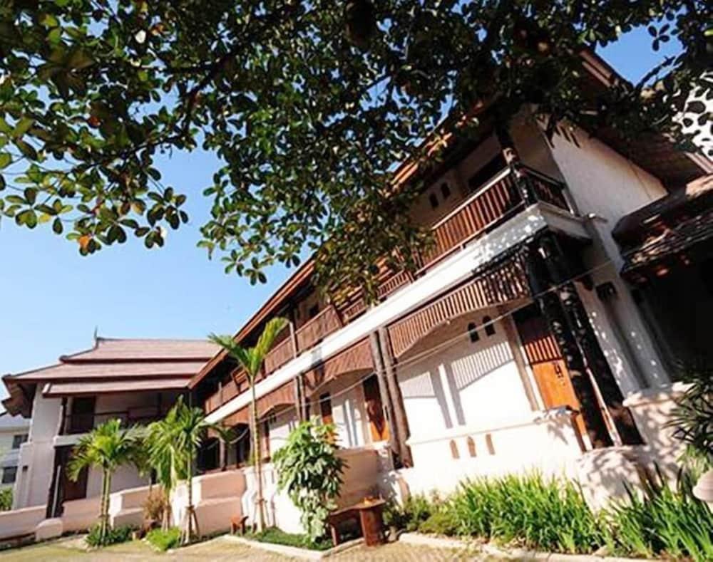 Korbhun Khinbua Hotel 3*