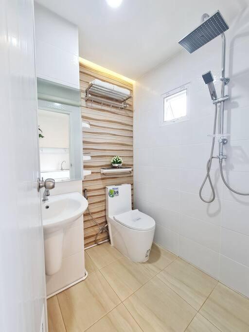 Cozy Little Near Festival J203 Apartment *