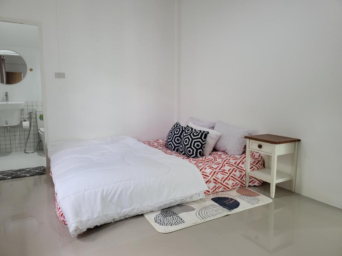 Casa de férias Minimal Homey 3br Near Mee Chok Plaza *