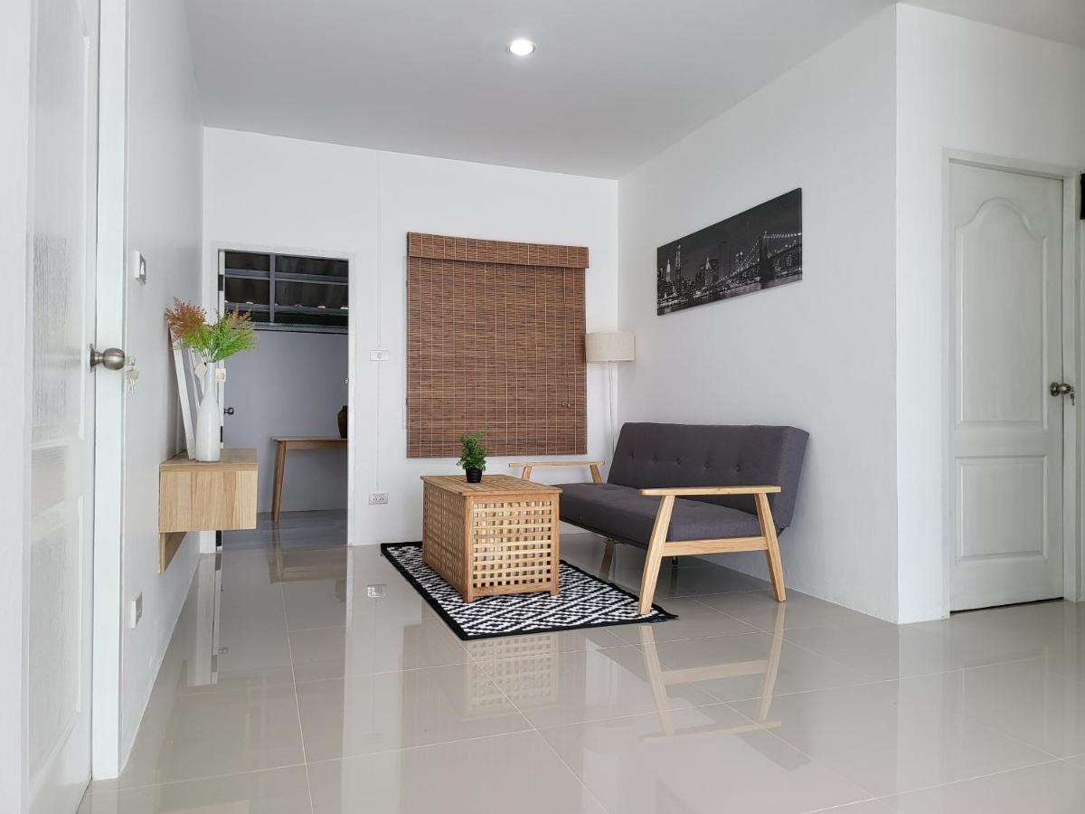 Casa de férias Minimal Homey 3br Near Mee Chok Plaza *