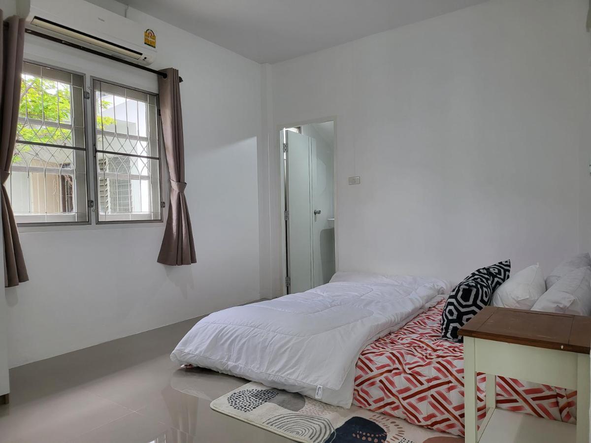 Casa de férias Minimal Homey 3br Near Mee Chok Plaza *