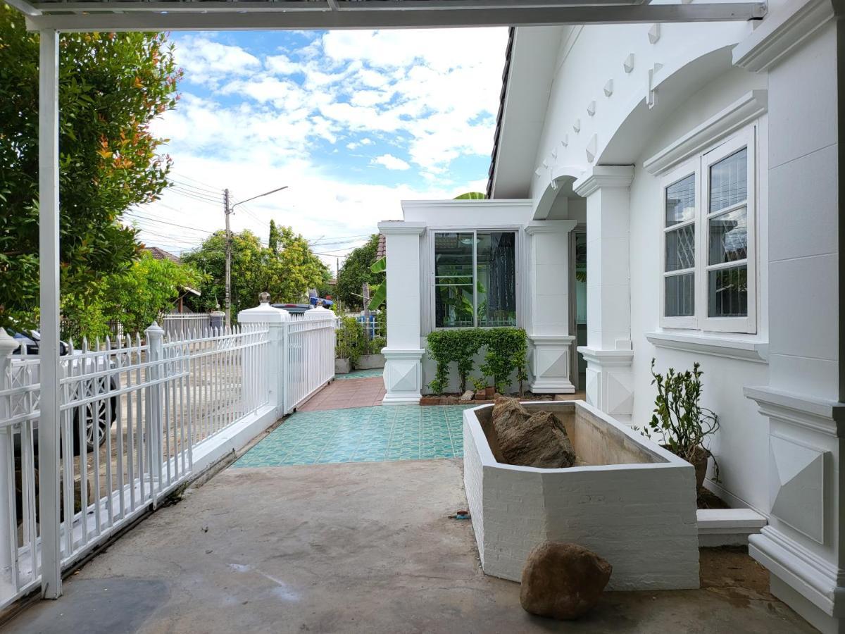 Casa de férias Minimal Homey 3br Near Mee Chok Plaza *