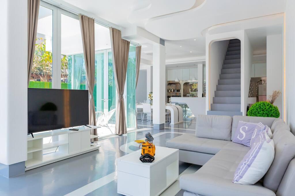 Charming Pool With Breathtaking View Villa *
