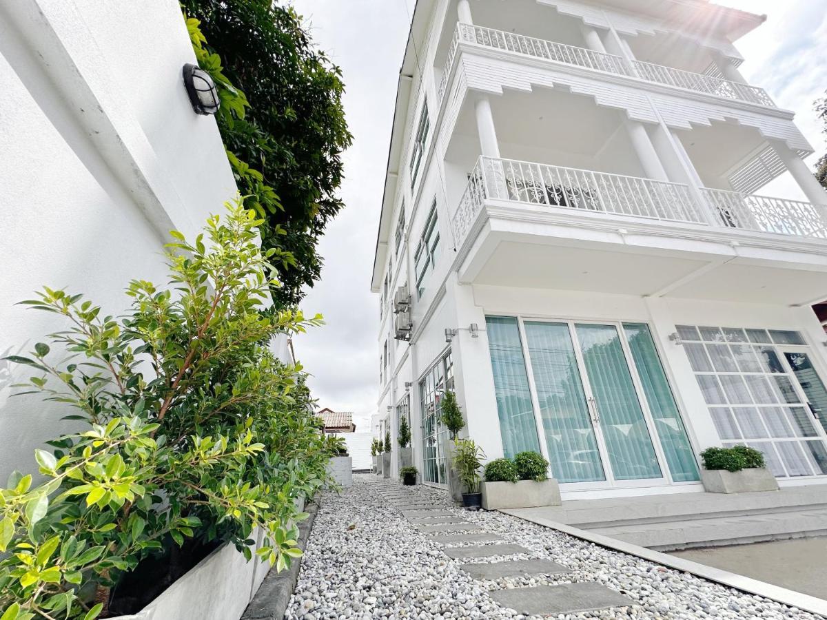 The White House Rachamankha เดอะ ไวท์เฮ้าส์ ราชมรรคา Hostel *
