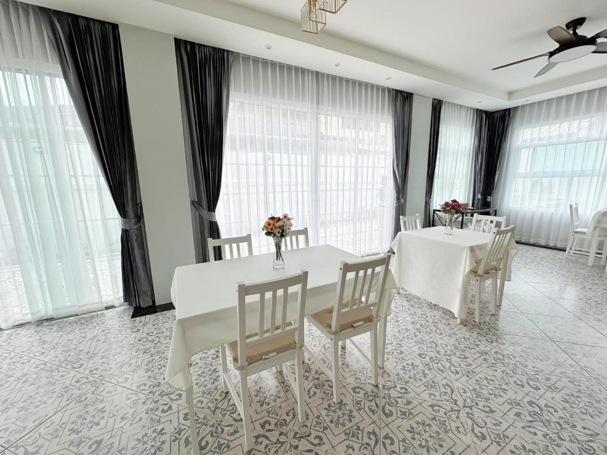 Hostel The White House Rachamankha เดอะ ไวท์เฮ้าส์ ราชมรรคา Chiang Mai