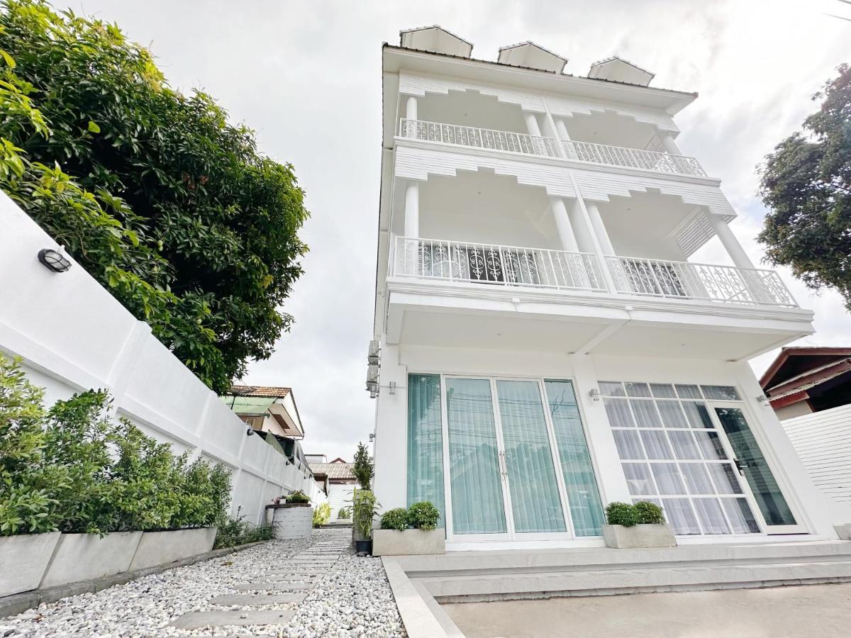 Hostel The White House Rachamankha เดอะ ไวท์เฮ้าส์ ราชมรรคา *
