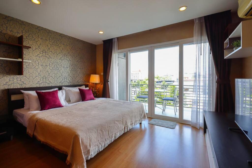 Luxury Living In Heart Of Nimman Apartment