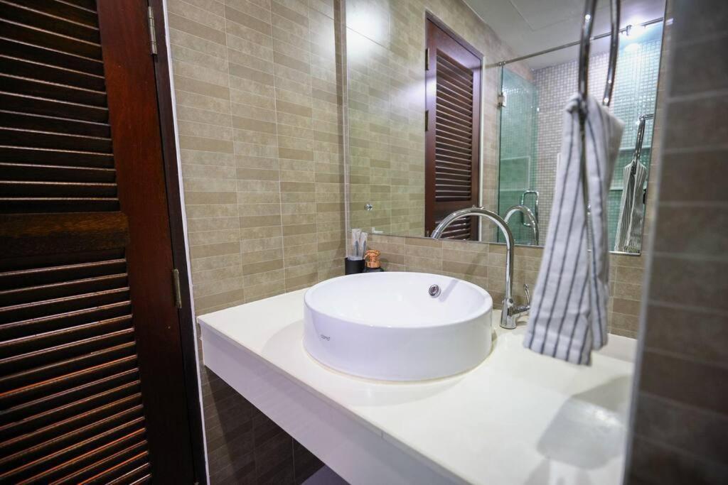 Luxury Living In Heart Of Nimman Apartment *