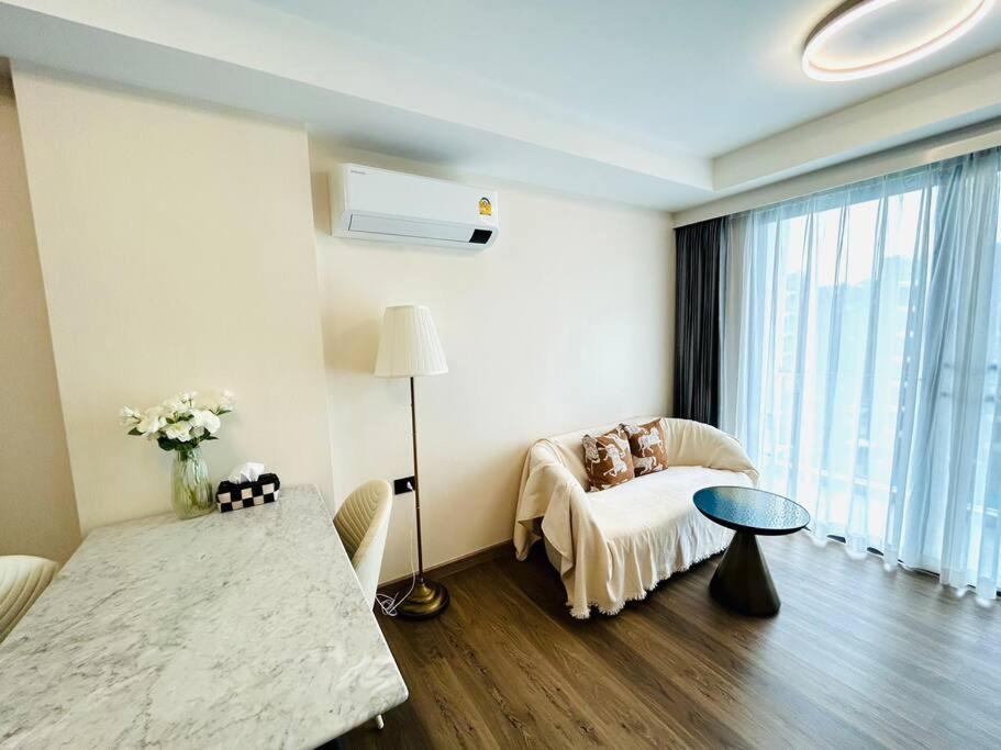 清迈一号 The One Chiangmai 1b1b A 一环商业中心, 紧邻尚泰繁华 Apartment *