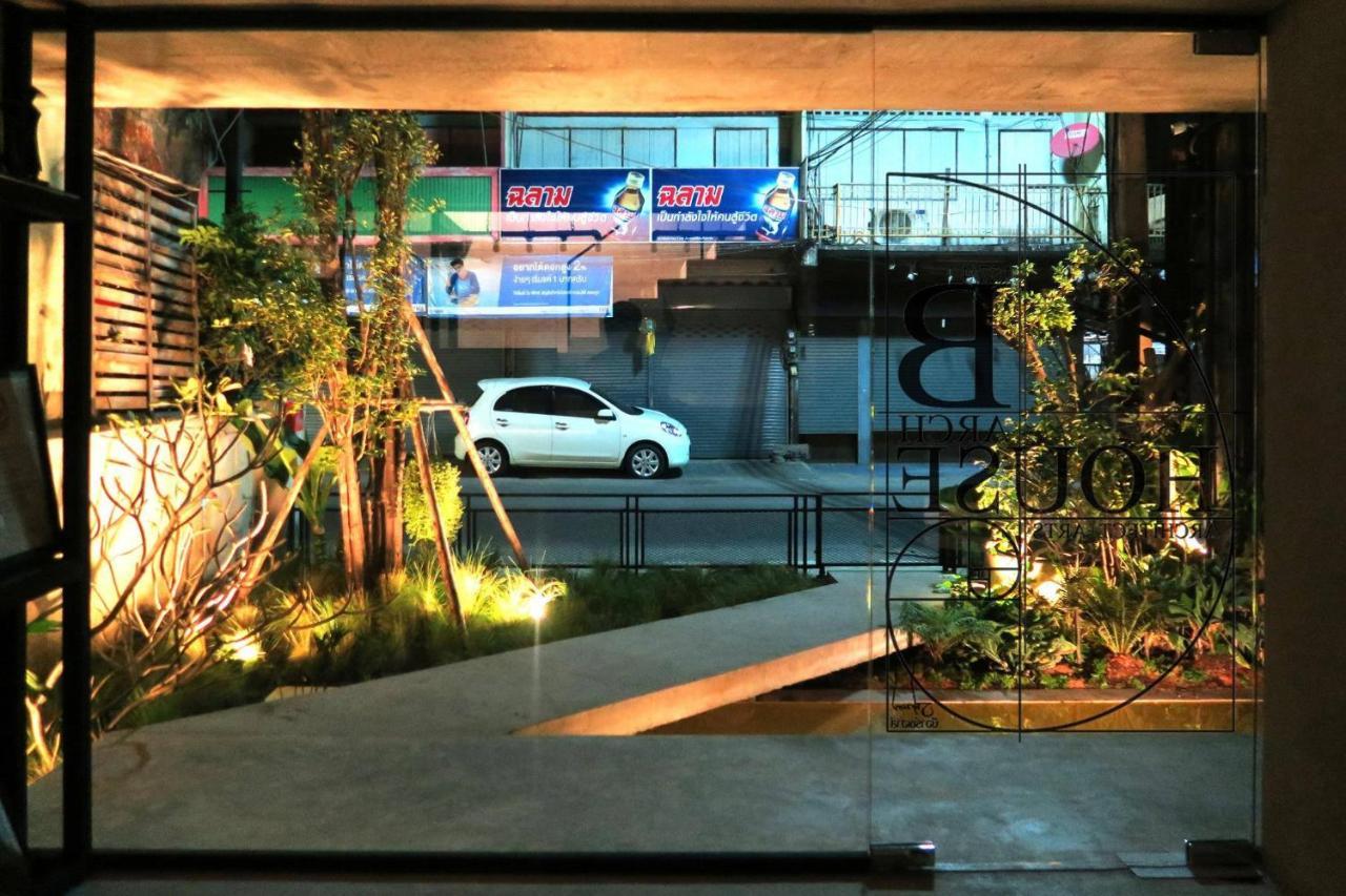 B Arch House And Cafe Ll No Parking Ll Hotel *