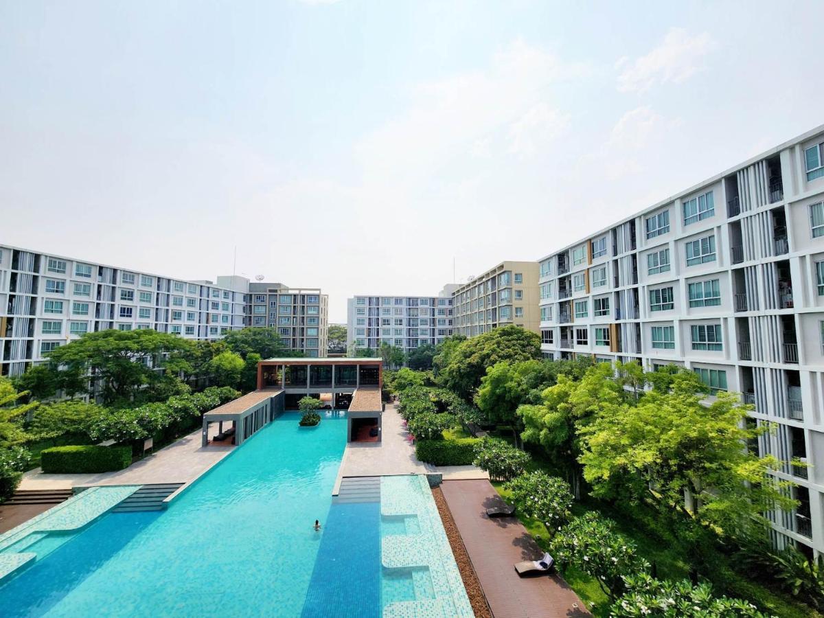 2 Bedrooms 2 Bath Apartment *