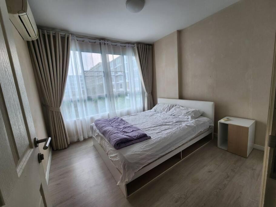 2 Bedrooms 2 Bath Apartment *
