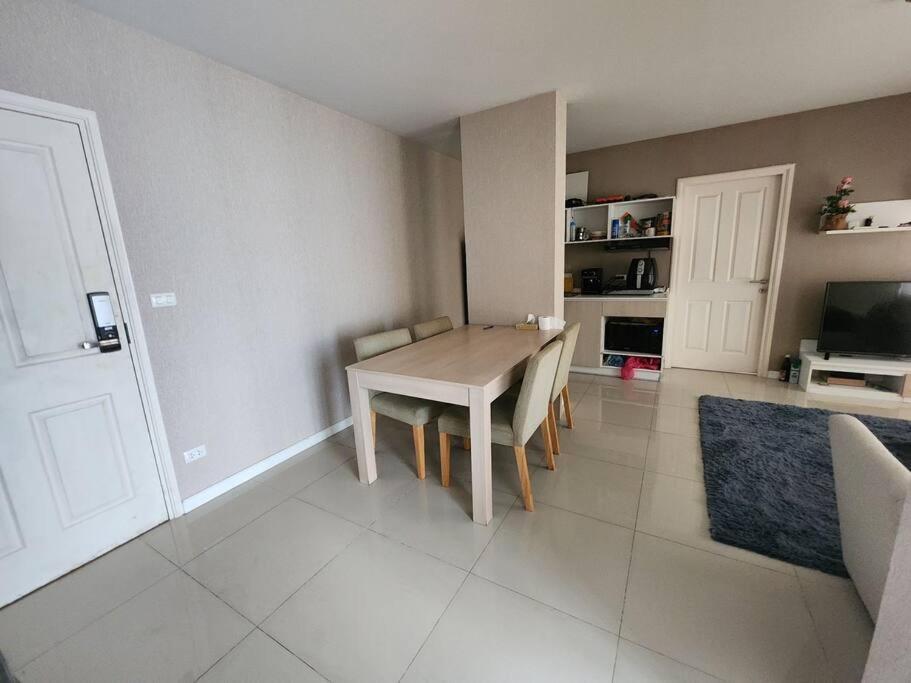 Apartment 2 Bedrooms 2 Bath *