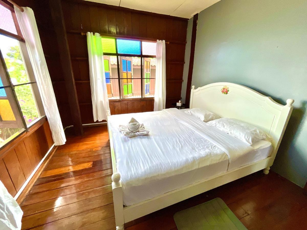 Ho Hostel *