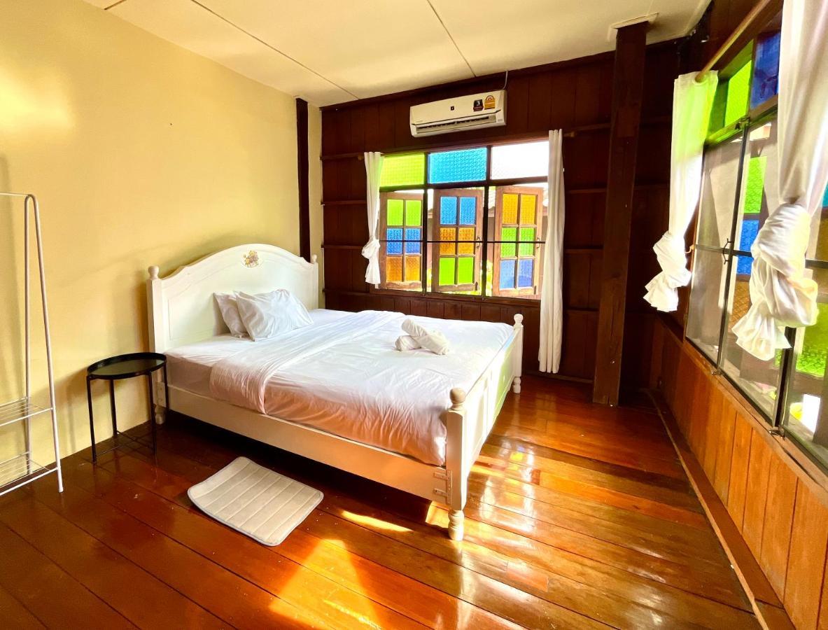 Ho Hostel *