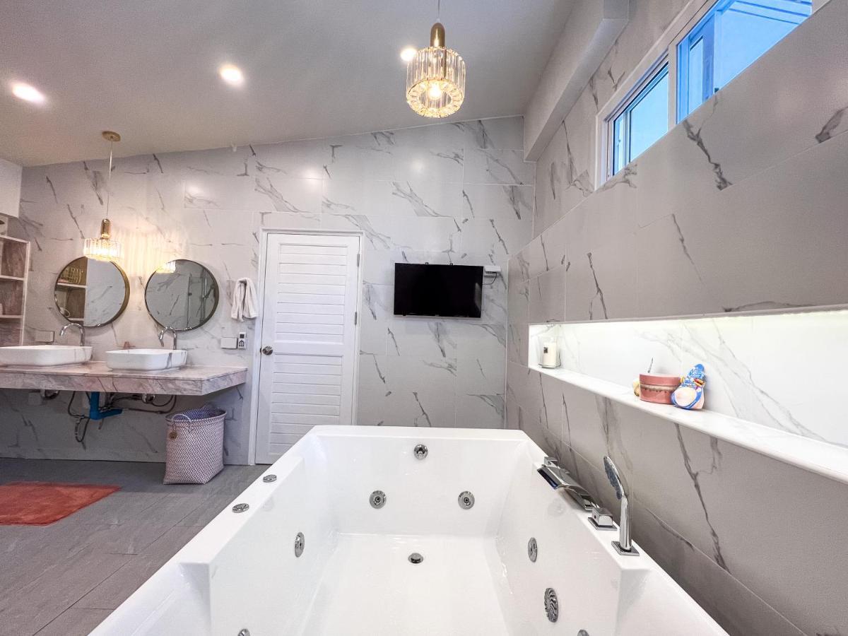 Villa Pink Moon Pool In Quiet Area Of Nimmanhaemin *