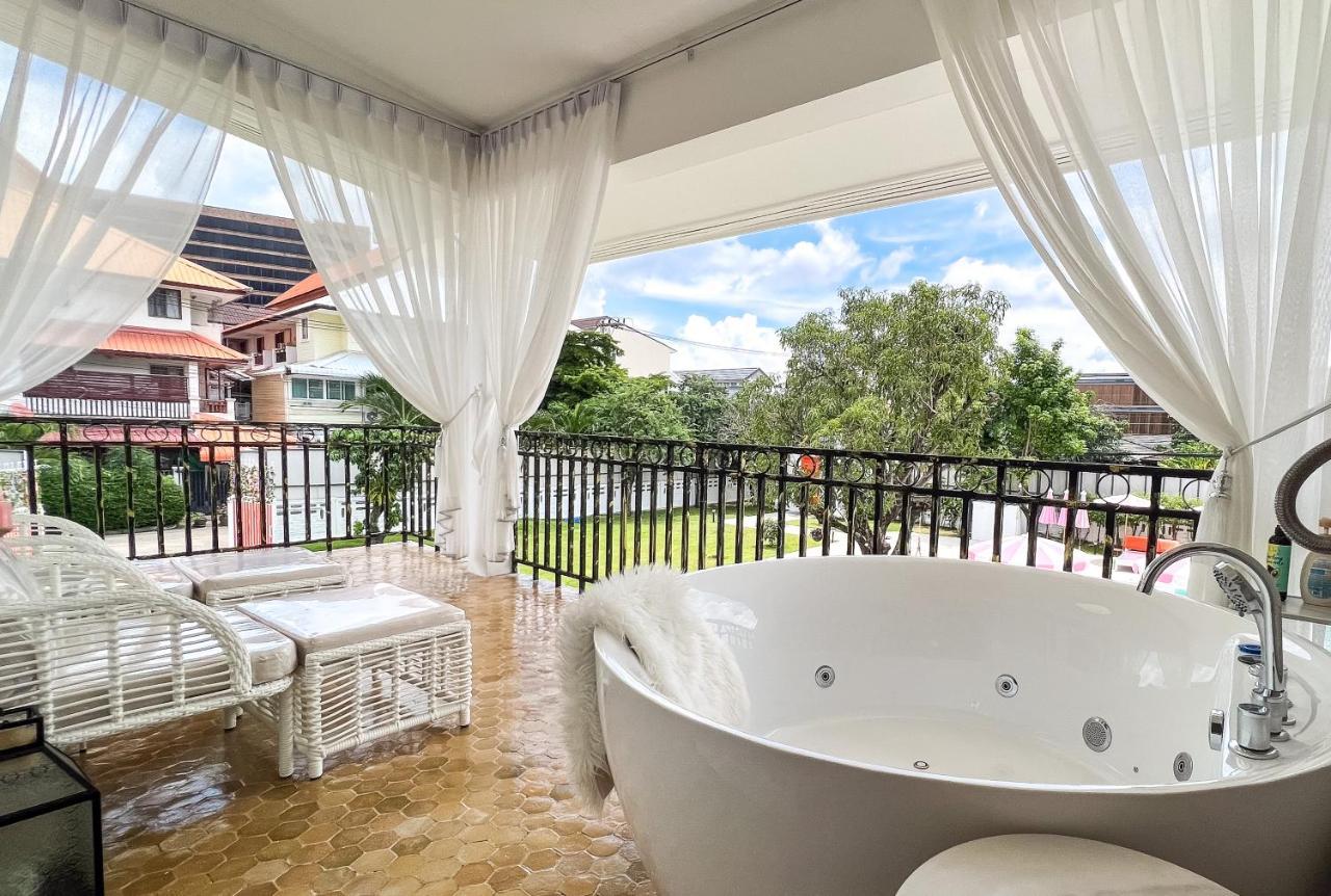 Villa Pink Moon Pool In Quiet Area Of Nimmanhaemin *
