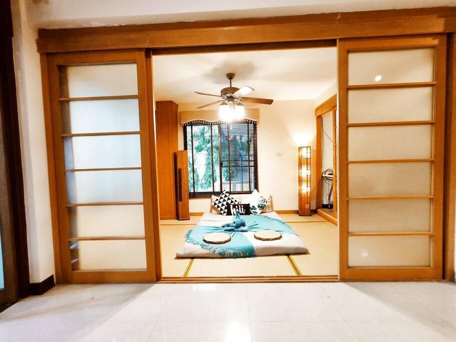 Yellow House Garden Villa: Luxurious Pool Retreat Near Night Market Chiang Mai