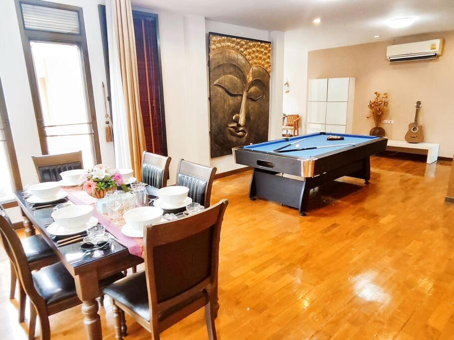 Villa 古城豪华泳池别墅/可步行夜市塔佩门/轰趴/烧烤/团体出游首选 Yellow House Garden