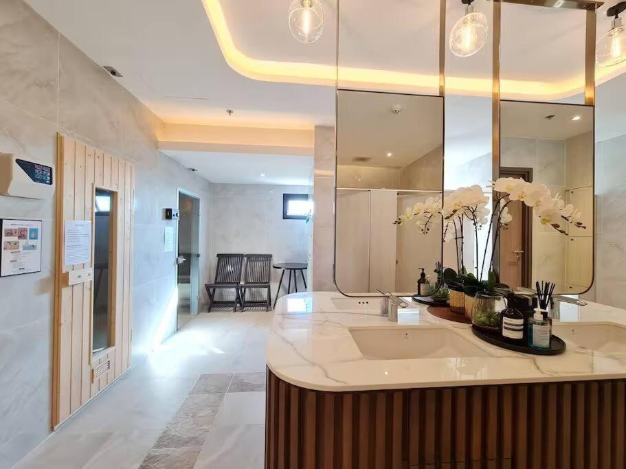 Astra Sky River High Floor,3 Bedrooms 97㎡ 山景房带浴缸 Apartment