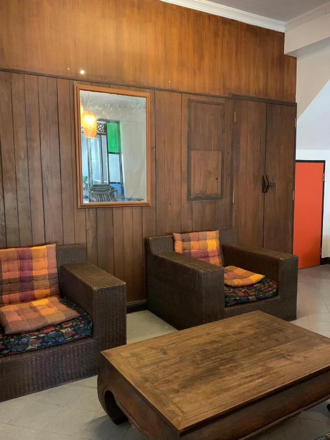 Revolution Hostel *