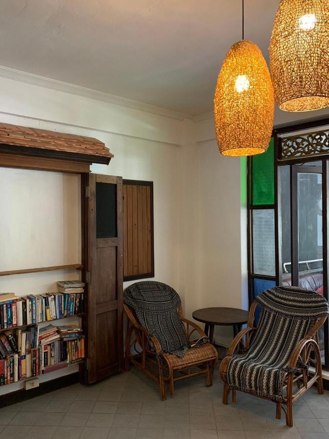 Revolution Hostel *