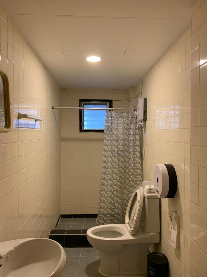 Revolution Albergue