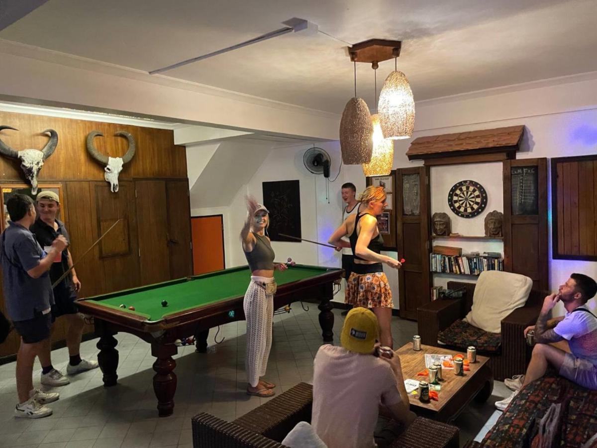 Revolution Albergue Chiang Mai