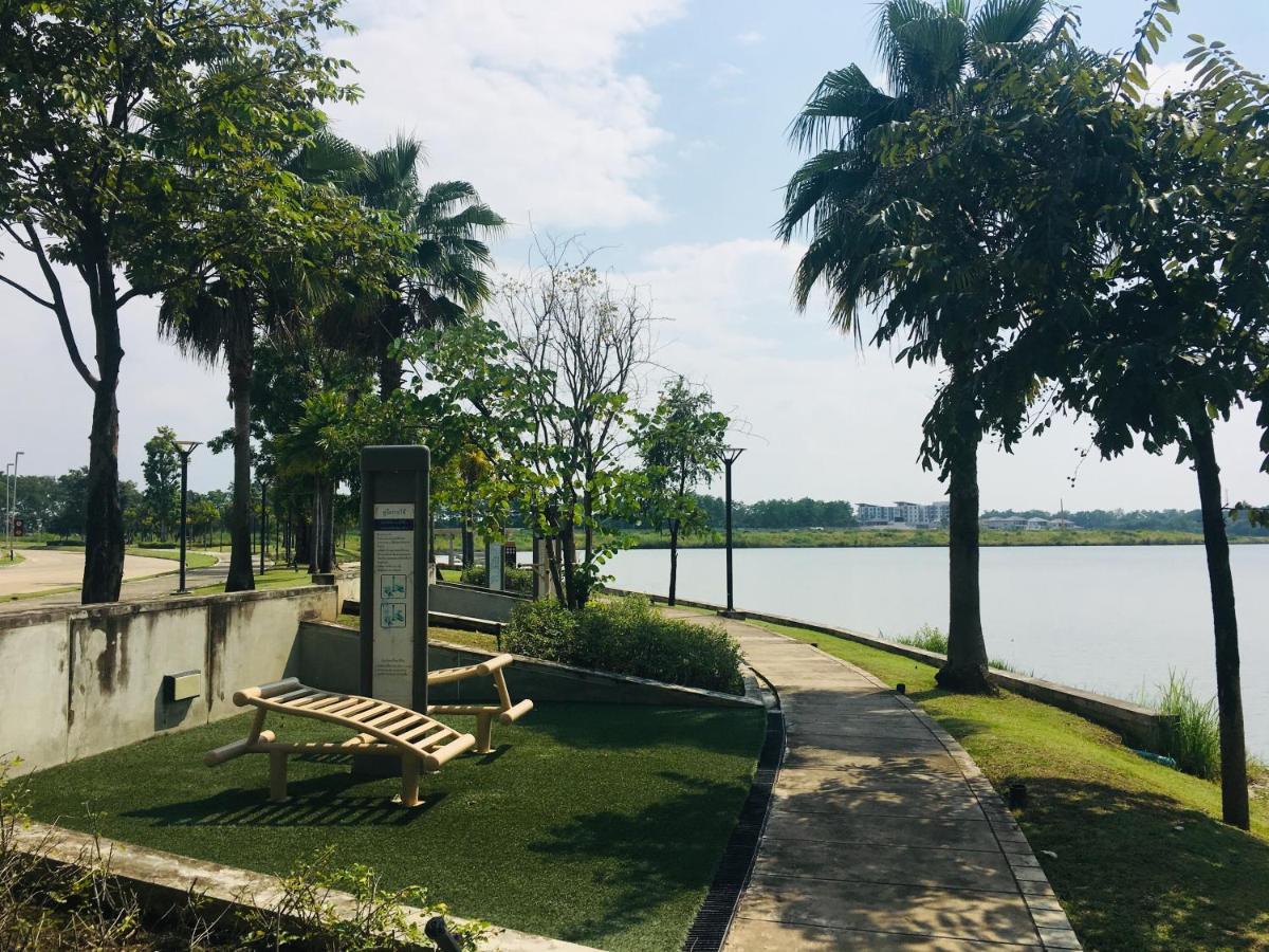 Apartment N8-serenelake Lakeside湖景泳池，清迈最高端小区，近机场，网红餐厅，步行5分钟左右可以到7-11便利店 Chiang Mai