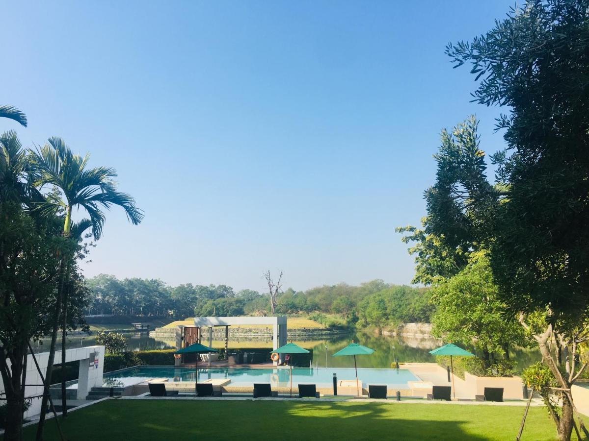 N8-serenelake Lakeside湖景泳池，清迈最高端小区，近机场，网红餐厅，步行5分钟左右可以到7-11便利店 Apartment