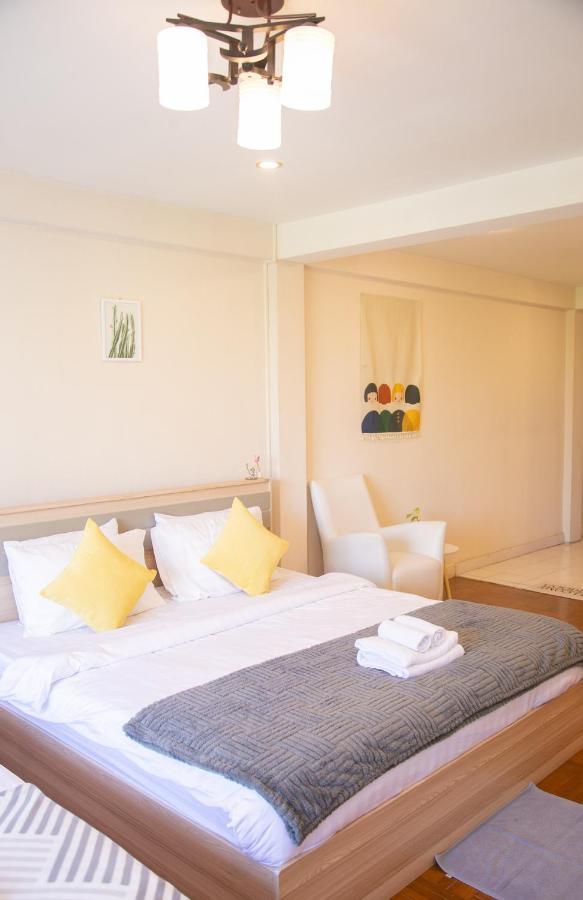 Hello Host - Yellow Apartment