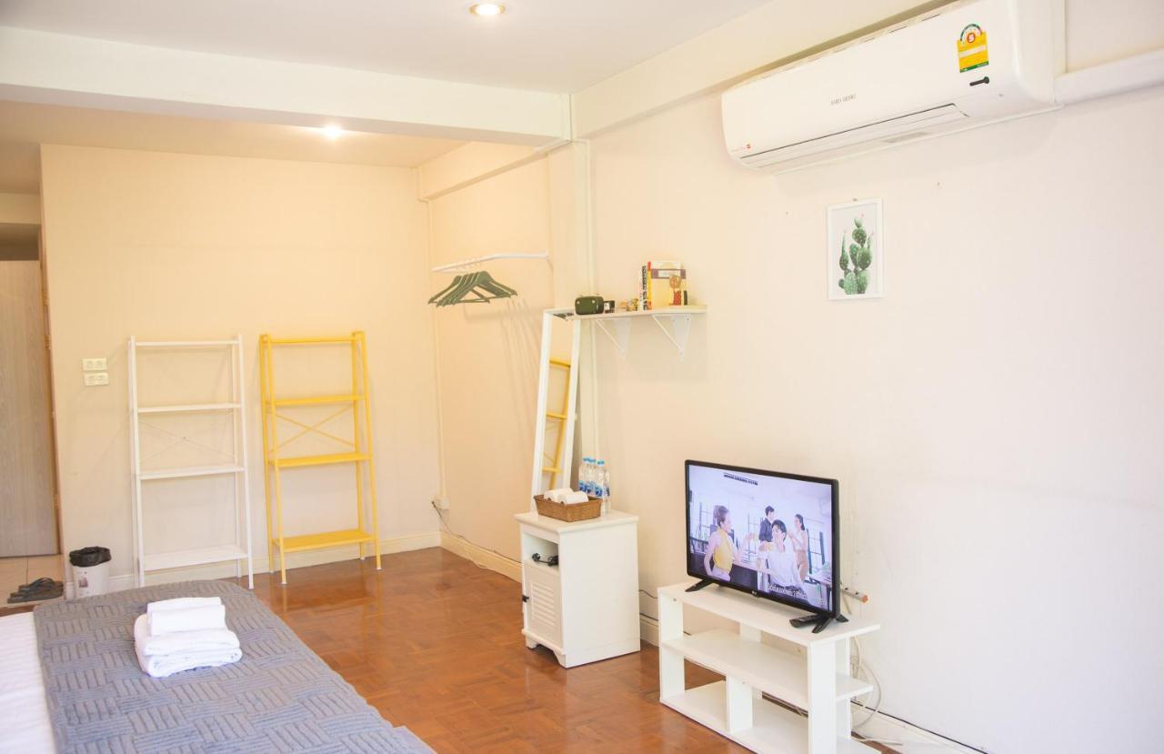 Hello Host - Yellow Apartment *