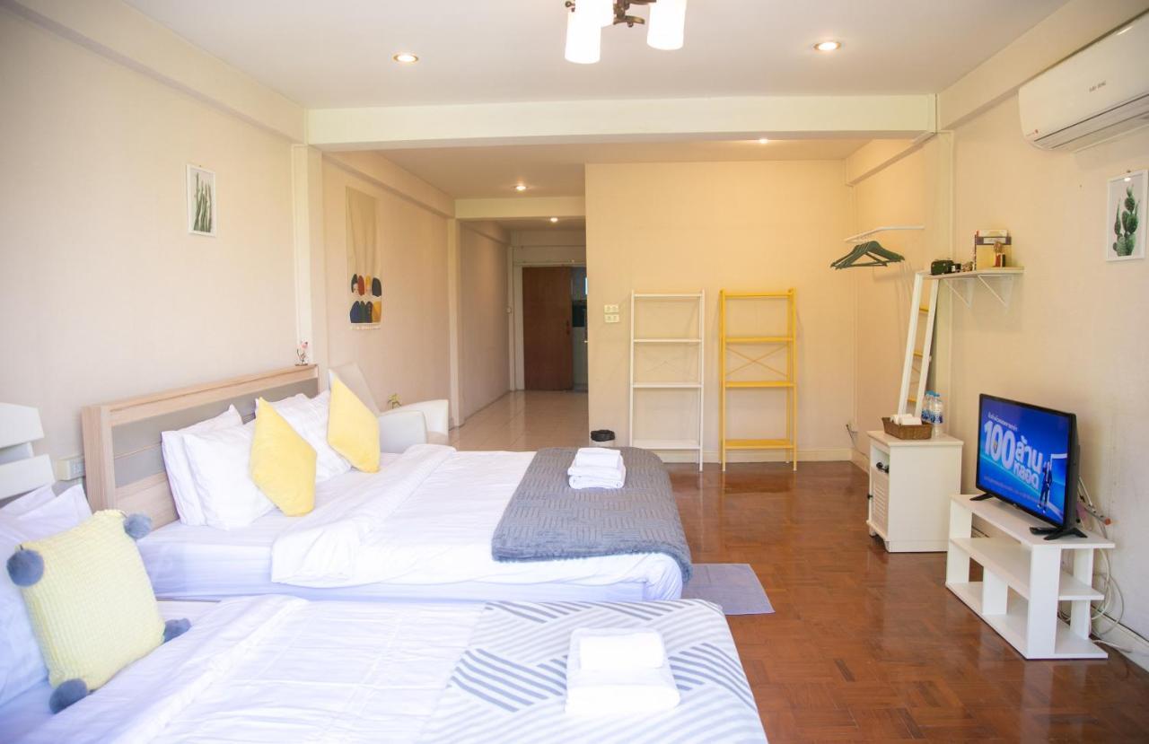 Apartment Hello Host - Yellow *