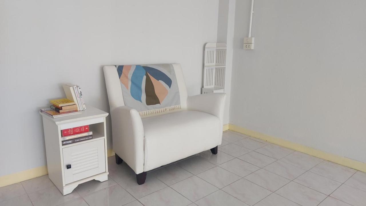 Hello Host - Yellow Apartment *