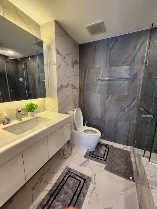 The Astraskyriver Luxurious 2 Full Bedroom - 73 Sqm Apartment