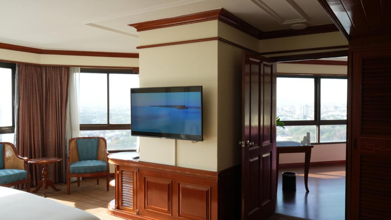 Hotel Centara Riverside
