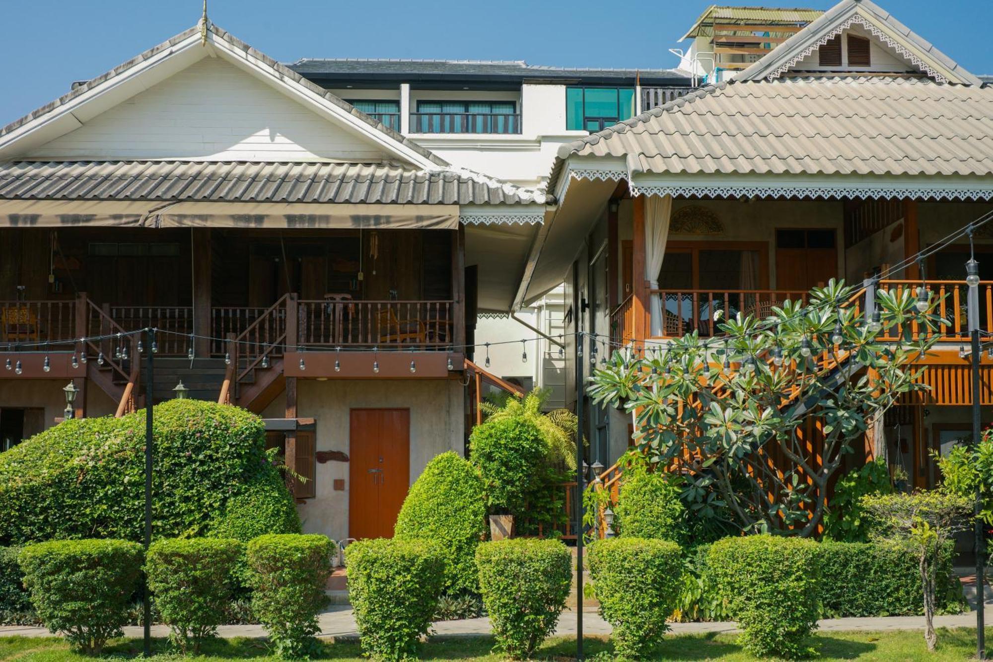 Resort Buri Gallery House