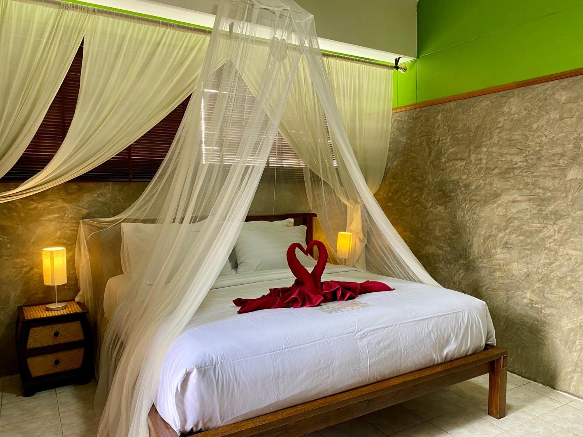 Bed & Breakfast Awana House