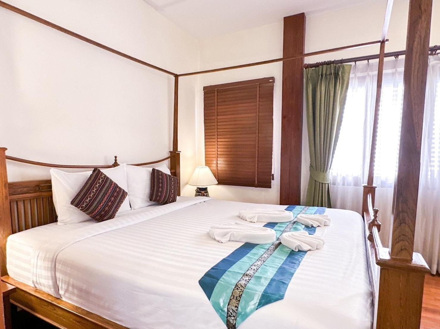 Rustic River Boutique 3*
