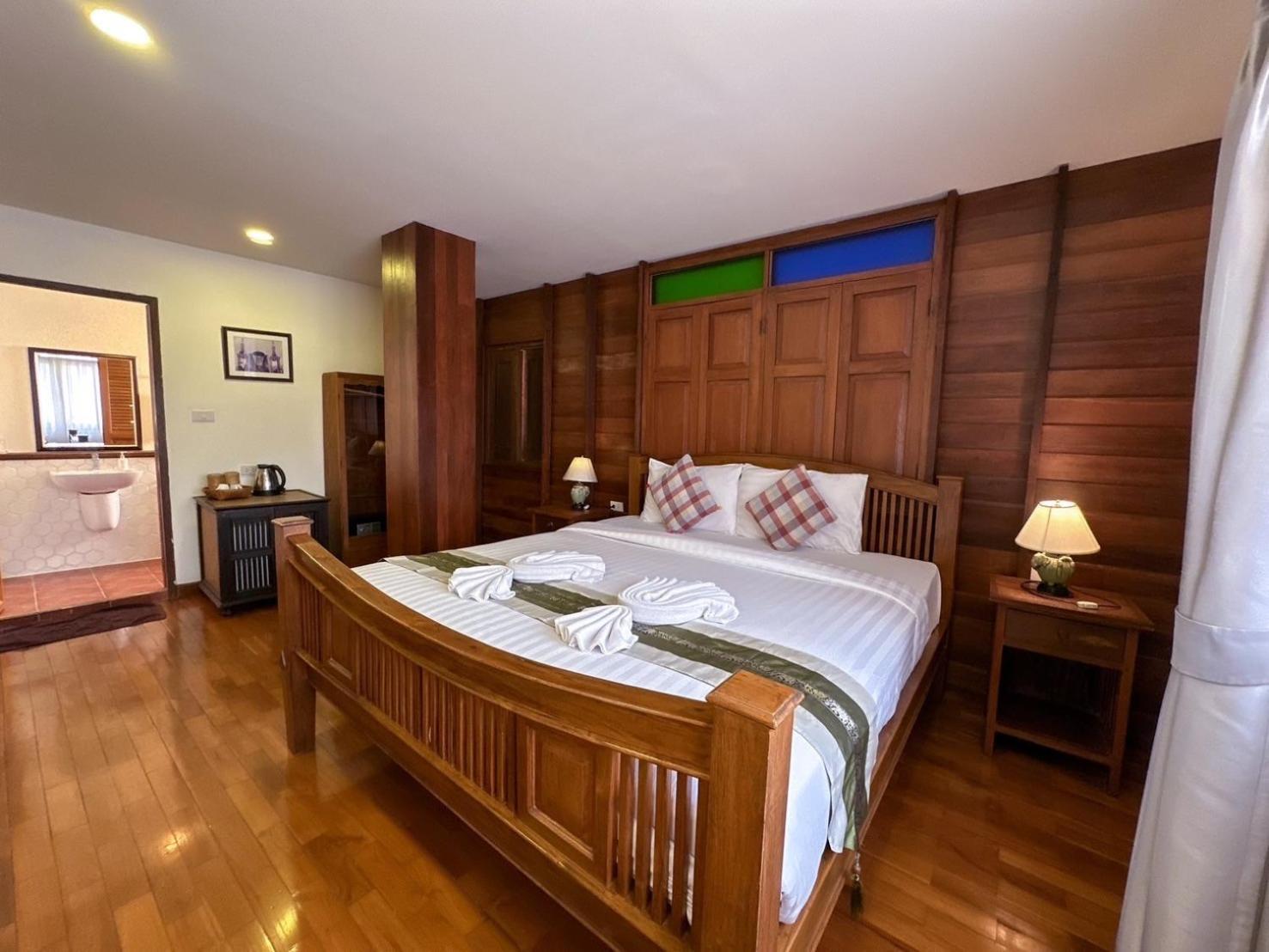 Rustic River Boutique 3*