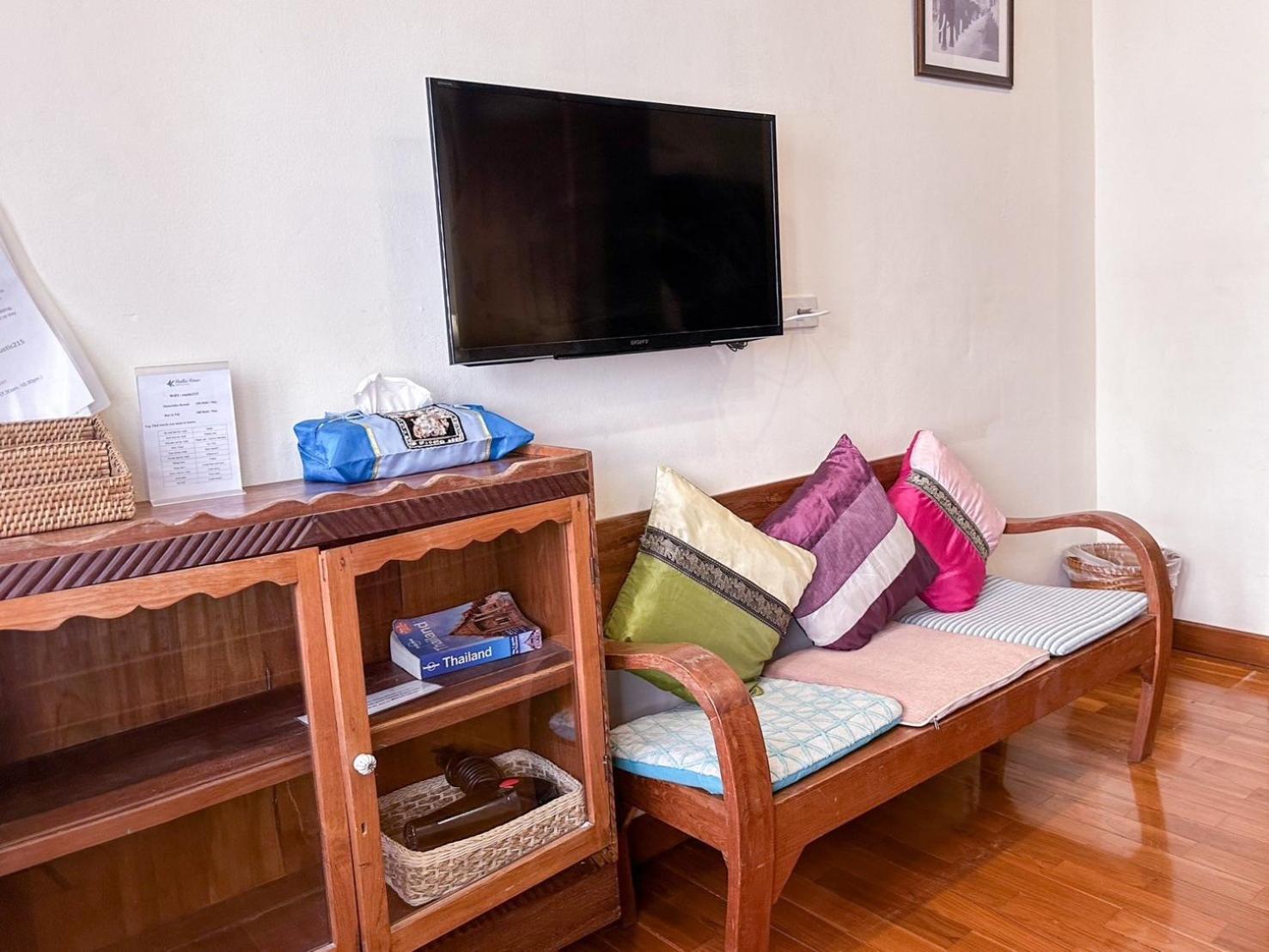 Rustic River Boutique 3*