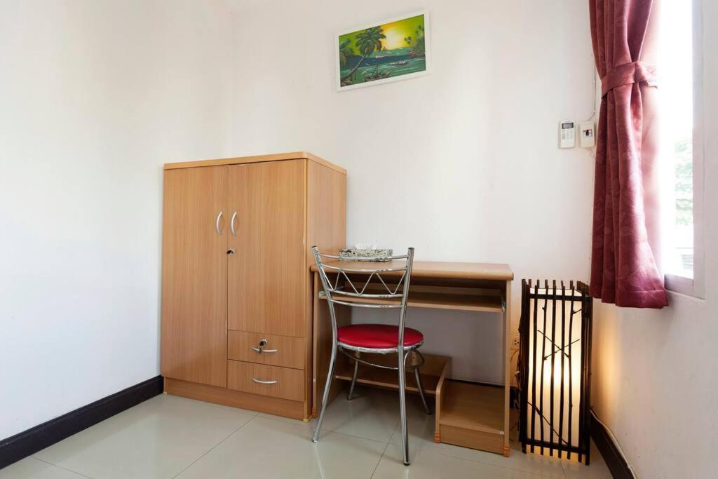 Private 3 Bedroom Townhome In Of Cm Near Old Apartment Chiang Mai