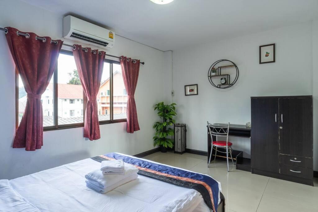 Private 3 Bedroom Townhome In Of Cm Near Old Apartment Chiang Mai
