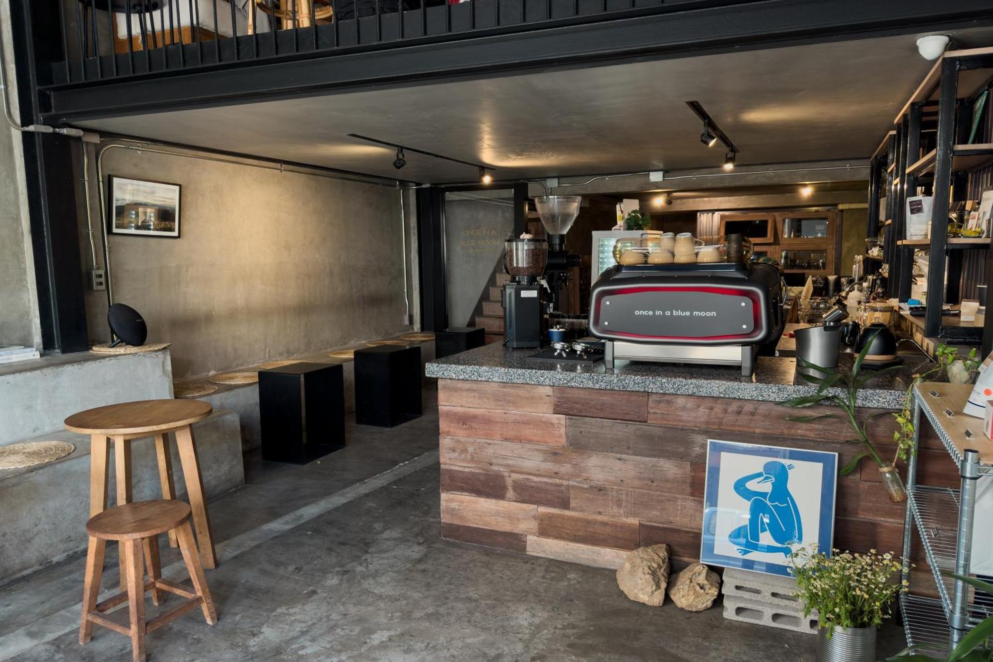 Once In A Blue Moon Cafe And Hostel Chiang Mai