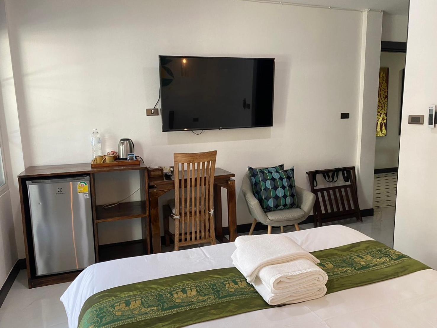 Lemon Hotel
