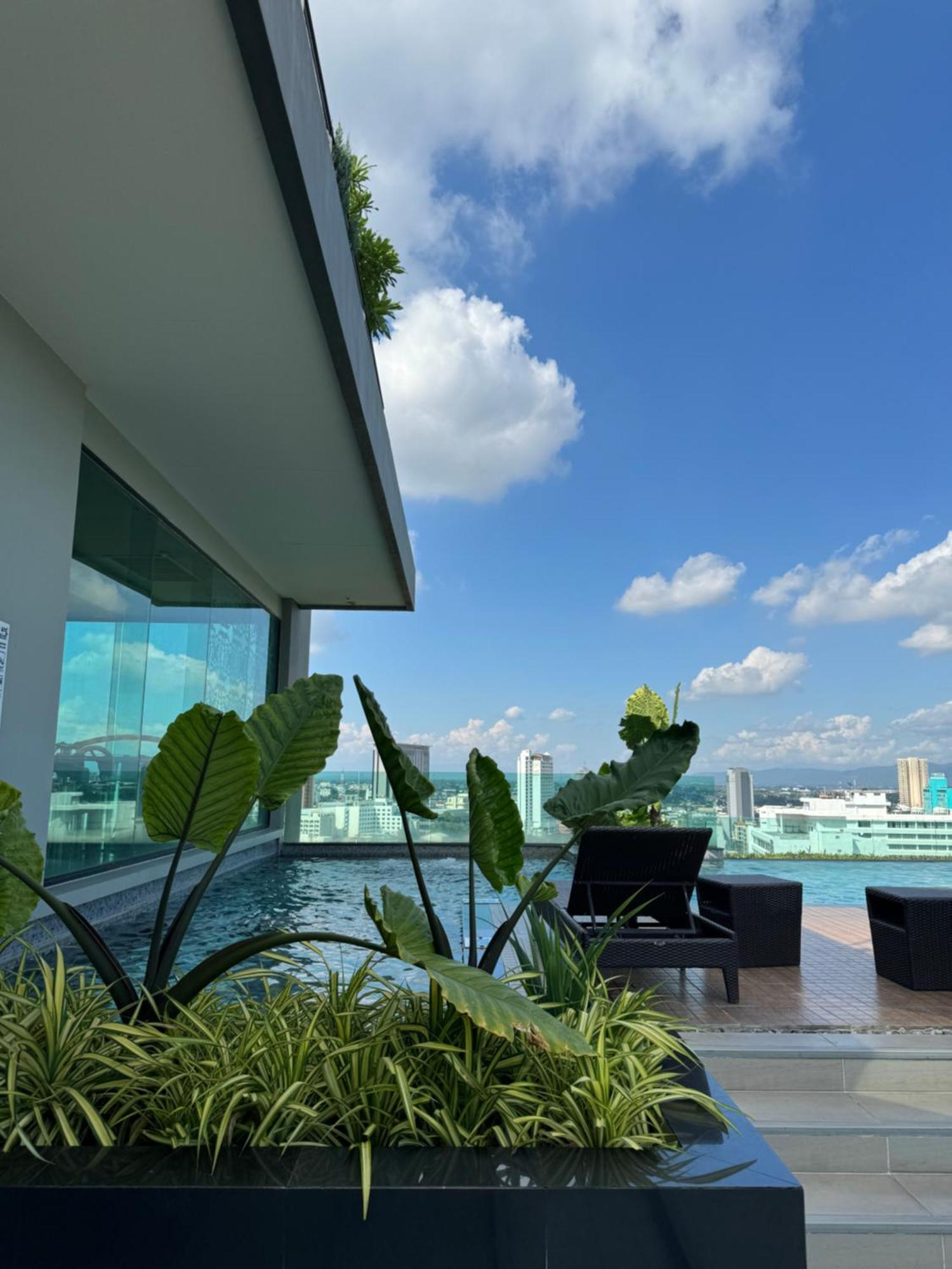 Astra 豪华公寓 Free Wifi&桑拿&顶楼景观游泳池&健身房 Apartment Chiang Mai